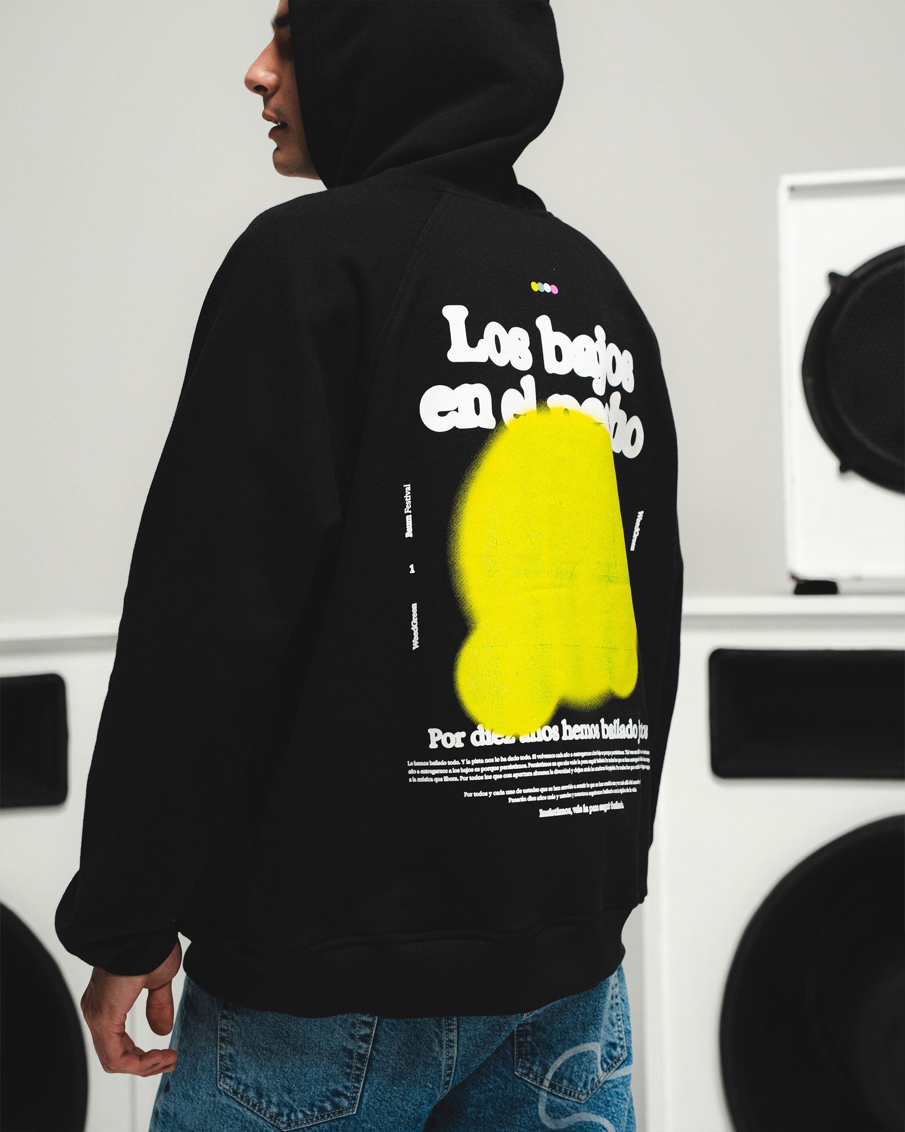 HOODIE LOS BAJOS EN EL PECHO NEGRO
